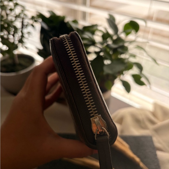 Authentic Gucci Guccissima Leather Zip Around Wallet – Brown - Picture 5 of 7